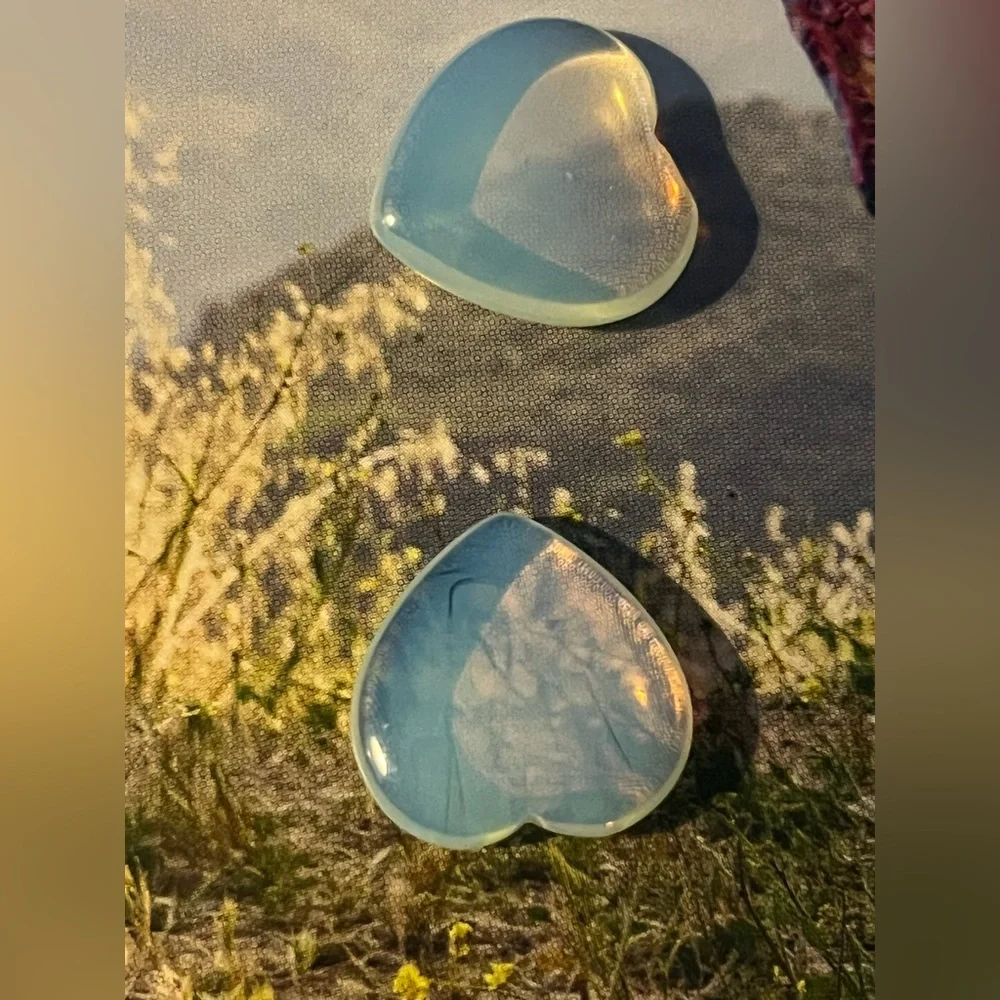 2 Opalite hearts - Picture 1 of 5